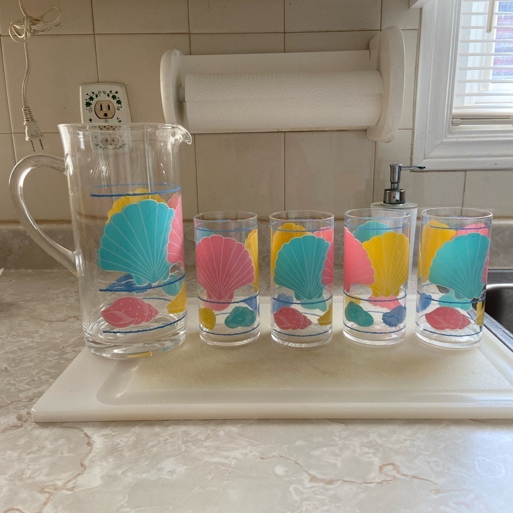 Vintage 5pc set - Plastic Seashell cups and Pitcher